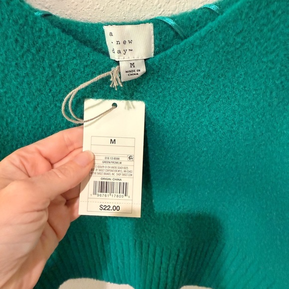 A New Day Green Ribbed Crop Tank Top - Picture 2 of 3